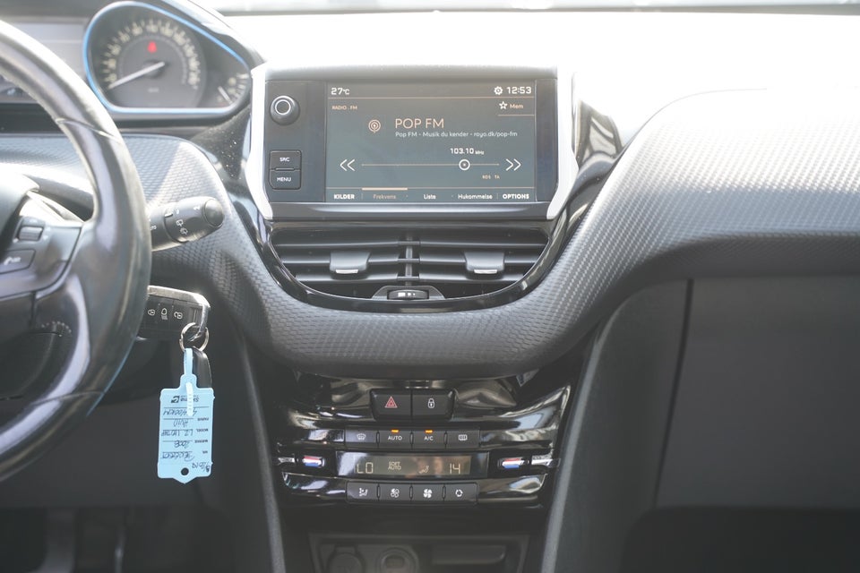 Peugeot 2008 1,2 e-THP 110 Selection Sky 5d