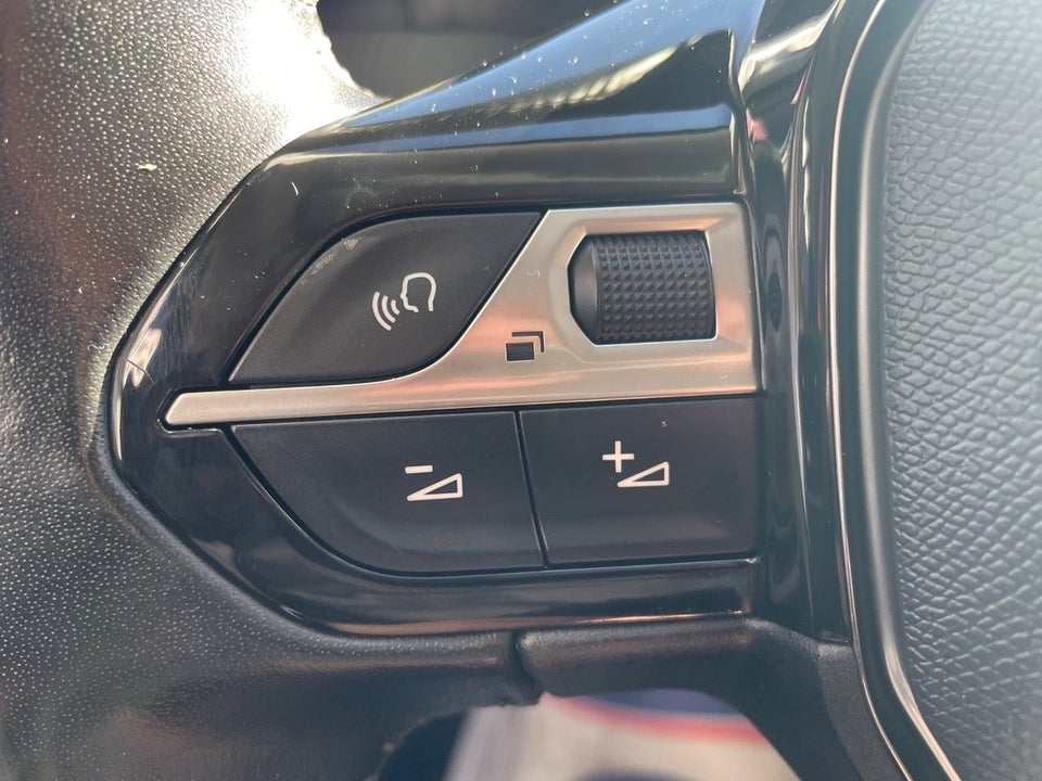 Peugeot 2008 1,5 BlueHDi 100 Allure Pack 5d