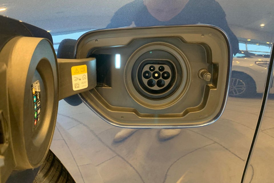 BMW 330e 2,0 Touring Sport Line aut. 5d