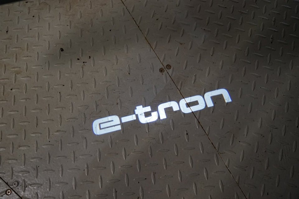 Audi Q8 e-tron 55 S-line quattro 5d