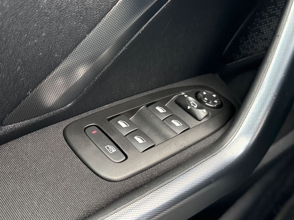 Peugeot 2008 1,2 e-THP 110 Desire Sky EAT6 5d