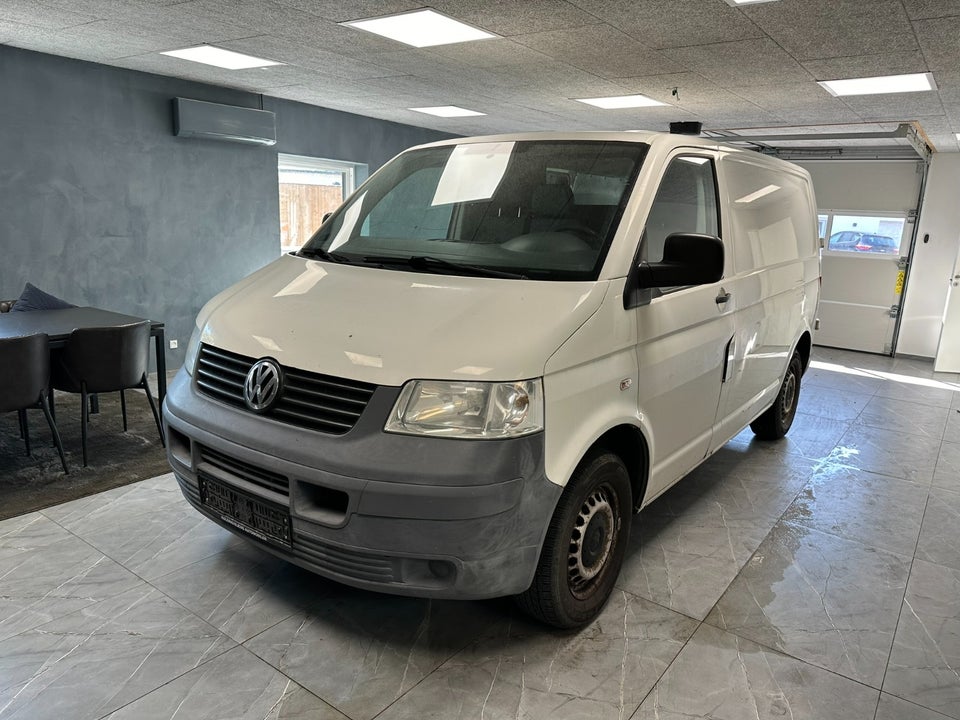 VW Transporter 2,5 TDi 130 kort 5d