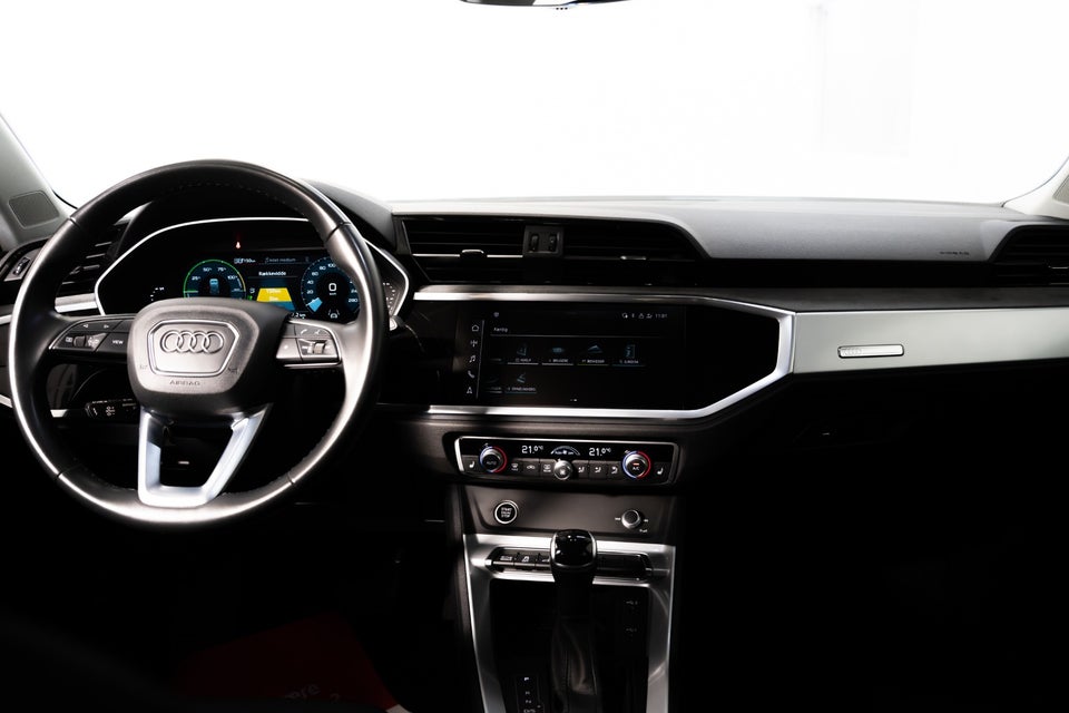 Audi Q3 45 TFSi e Attitude plus S-tr. 5d