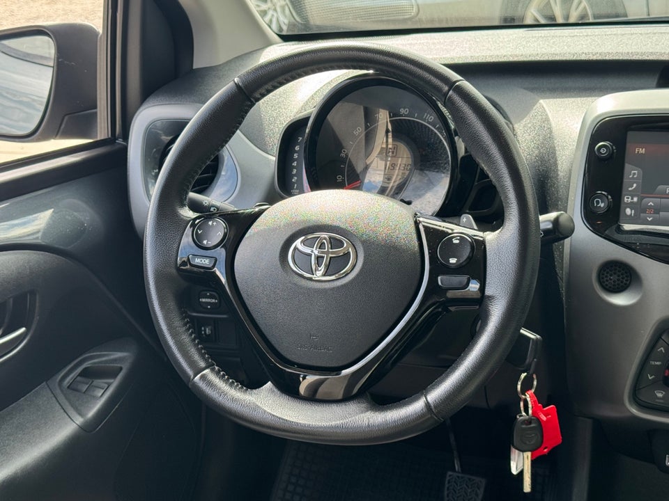 Toyota Aygo 1,0 VVT-i x-press x-shift 5d