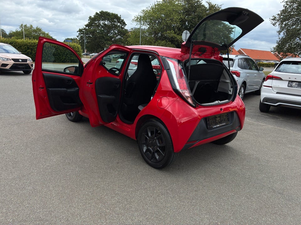 Toyota Aygo 1,0 VVT-i x-play 5d