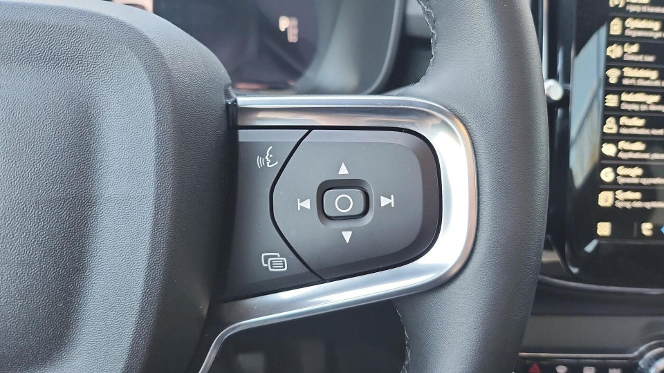 Volvo EC40 Standard Range Core 5d