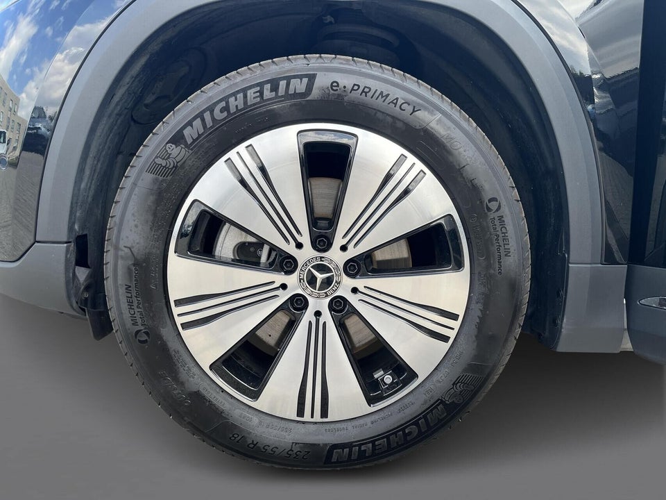 Mercedes EQA300 4Matic 5d