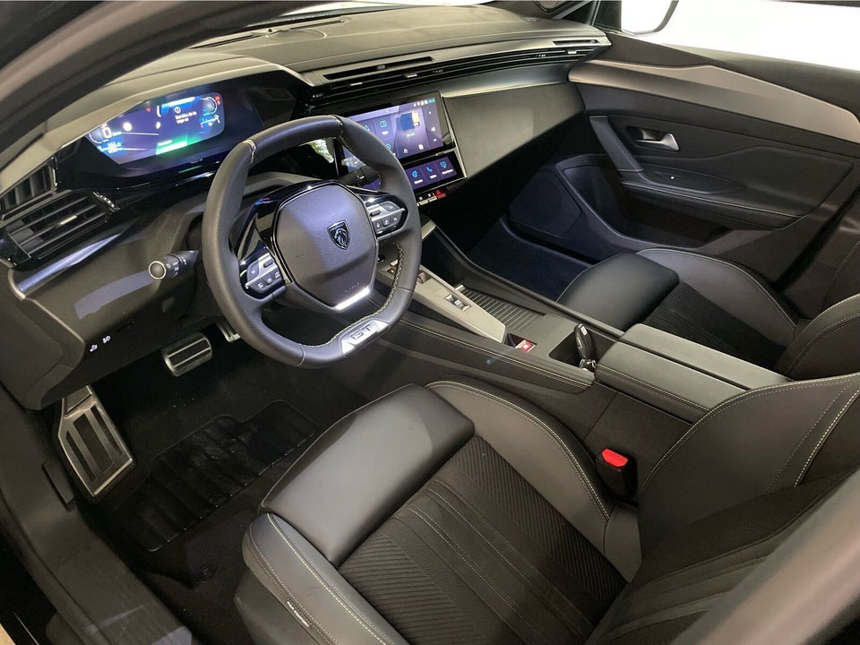 Peugeot e-408 58 GT 5d