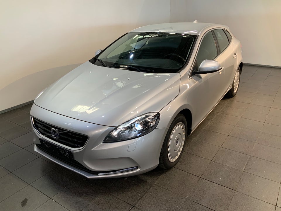 Volvo V40 2,0 D3 150 Momentum aut. 5d