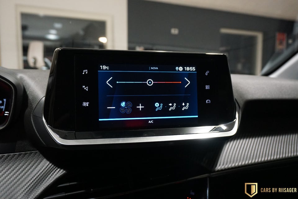 Peugeot 208 1,2 PureTech 75 Black Limited 5d