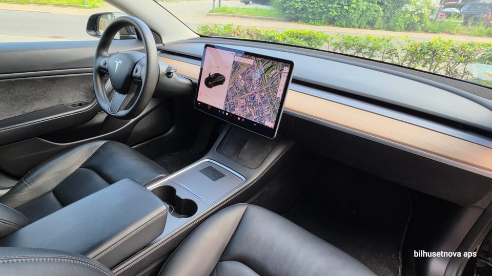 Tesla Model 3 Long Range AWD 4d