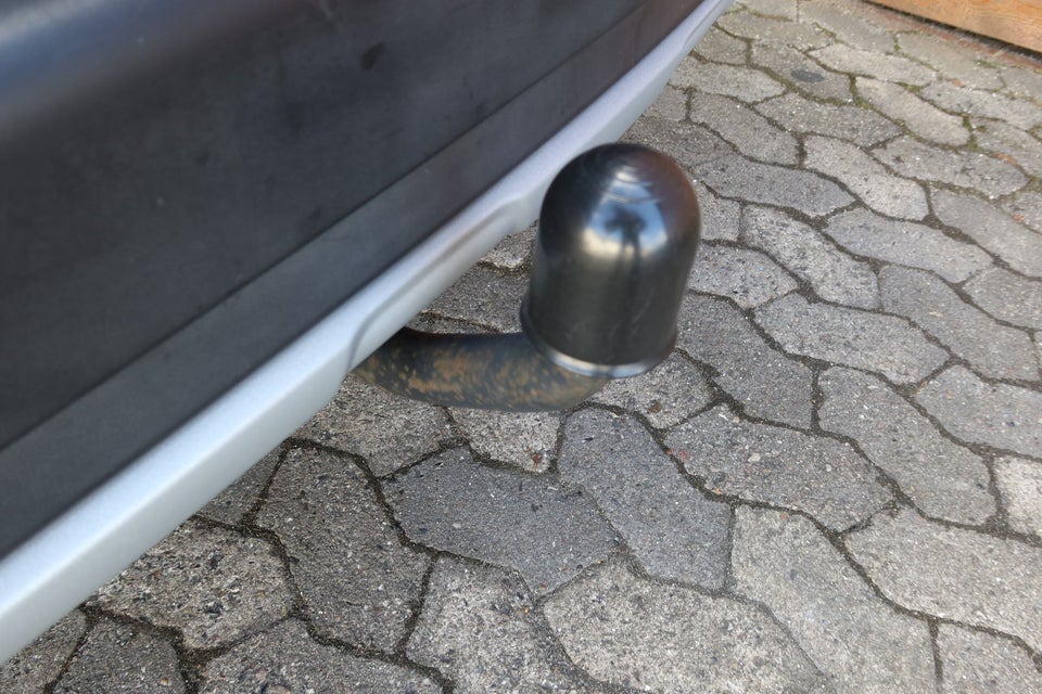 Peugeot 2008 1,6 BlueHDi 100 Allure Sky 5d