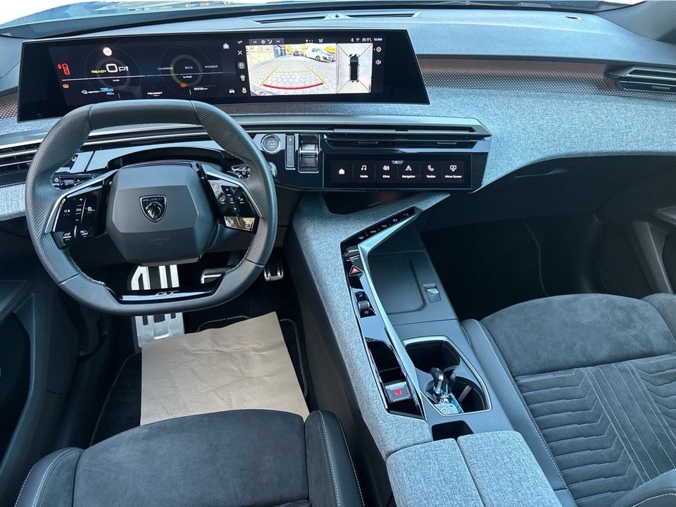 Peugeot e-3008 77 GT 5d