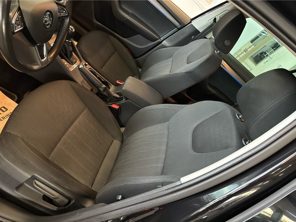 Skoda Octavia 2,0 TDi 150 Business Line+ Celebration Combi DSG 5d