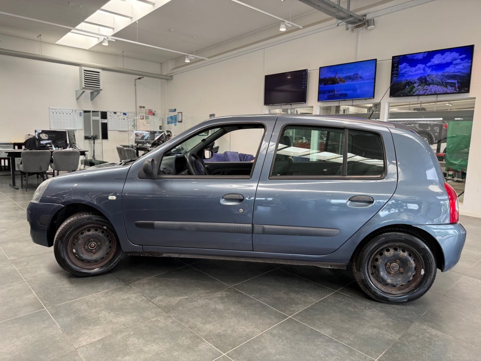 Renault Clio II 1,2 8V Storia 3d
