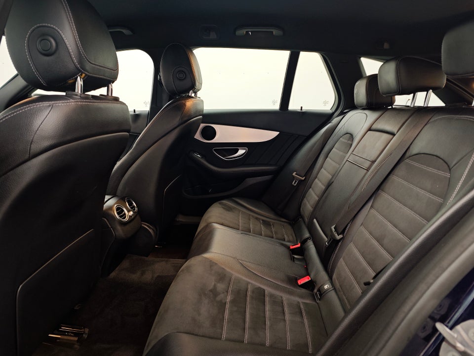 Mercedes C300 de 2,0 AMG Line stc. aut. 5d