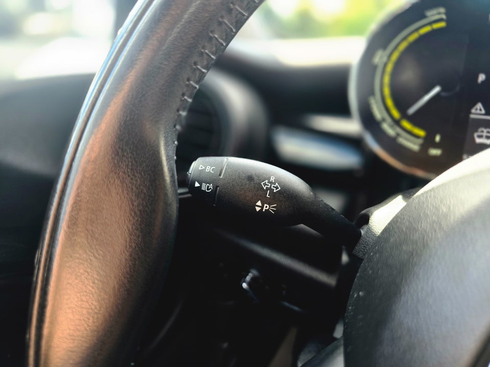 MINI Cooper SE Essential 3d