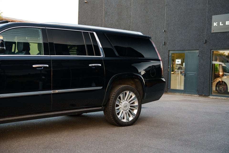 Cadillac Escalade 6,2 V8 ESV Platinum aut. 7prs 5d