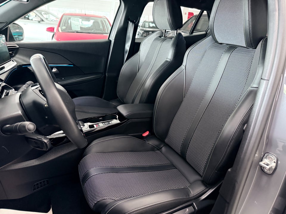 Peugeot e-2008 54 GT 5d