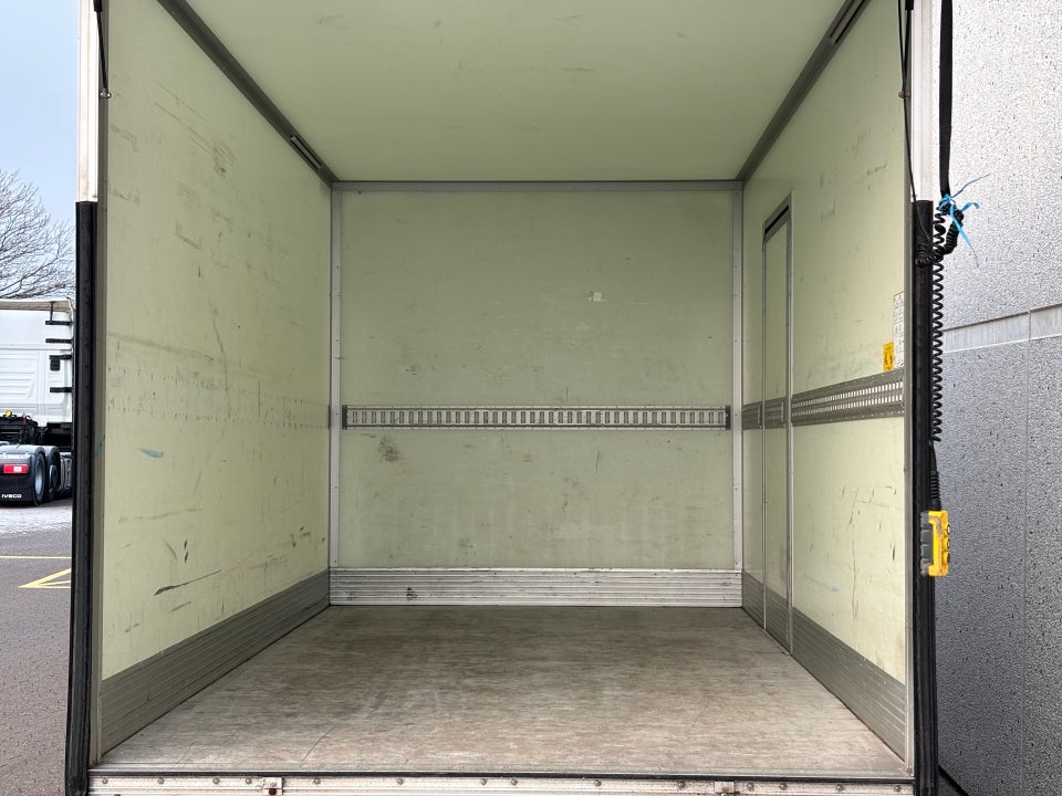 Iveco Daily 3,0 35S18 4100mm Box m/lift AG8