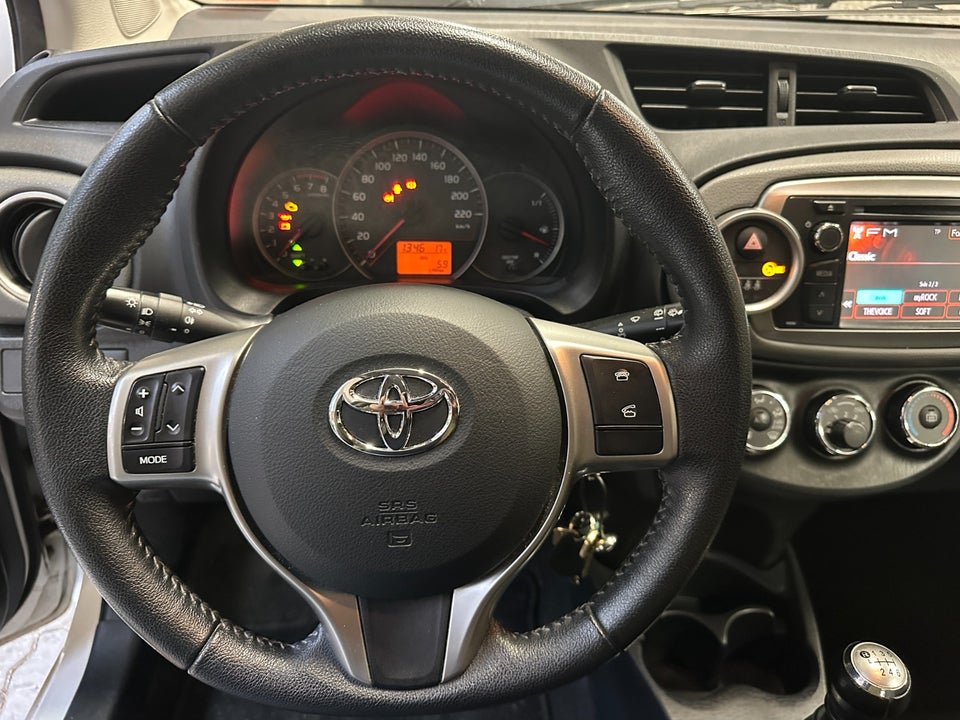 Toyota Yaris 1,3 VVT-i T2 5d