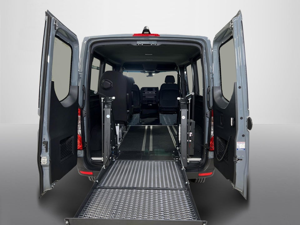 Mercedes Sprinter 215 2,0 CDi A1 Tourer aut. RWD