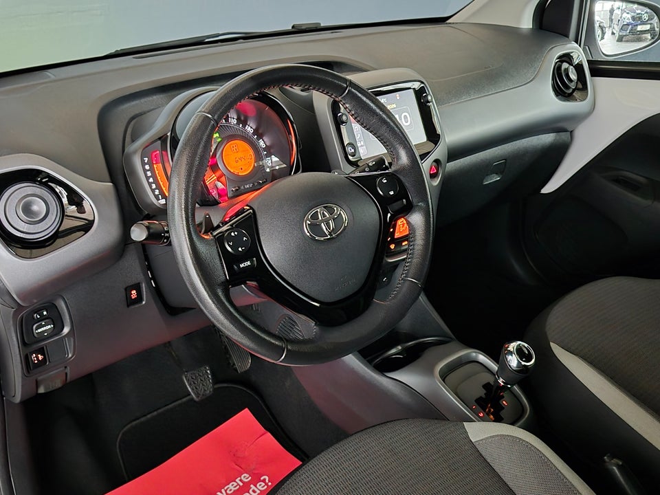 Toyota Aygo 1,0 VVT-i x-press x-shift 5d