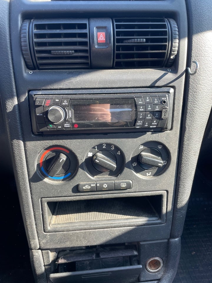 Opel Astra 1,6 8V CDX stc. 5d