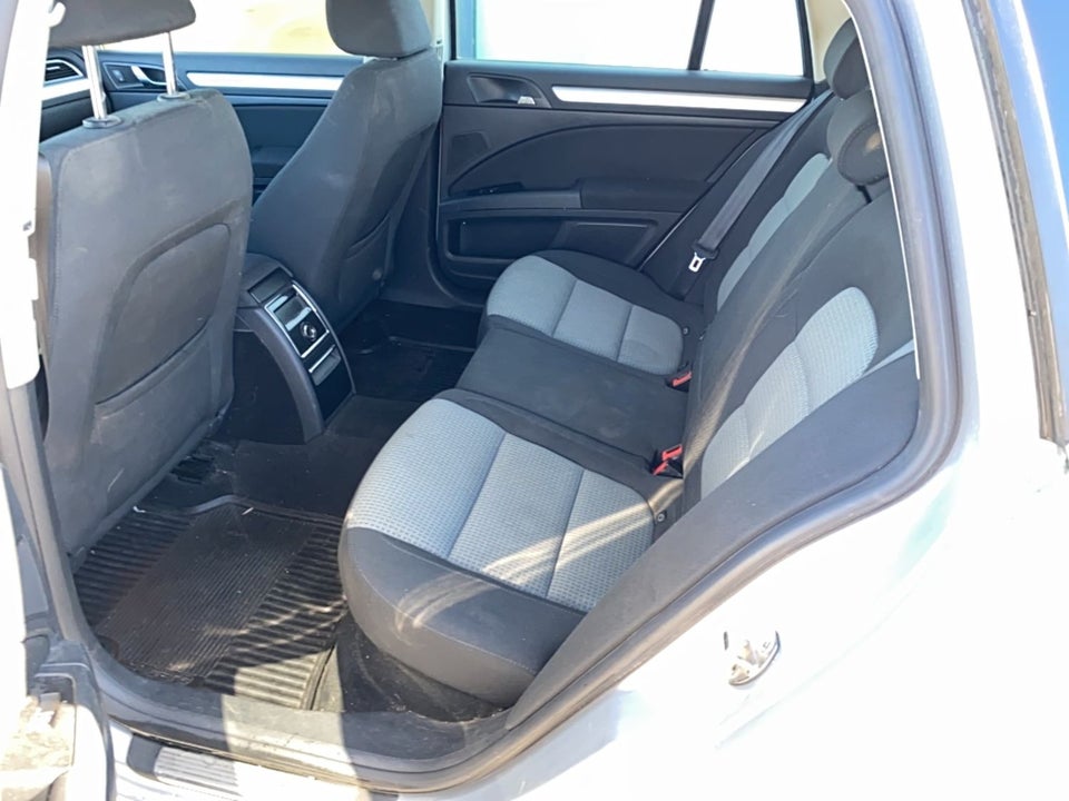 Skoda Superb 2,0 TDi 140 Ambition Combi 5d