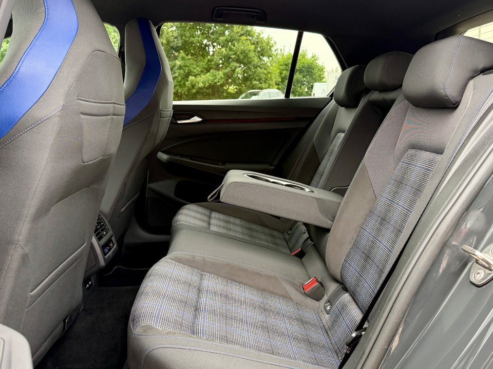 VW Golf VIII 1,4 GTE DSG 5d