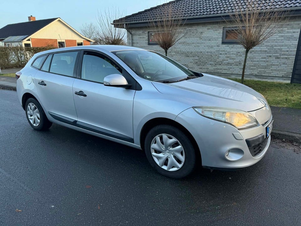 Renault Megane III 1,6 110 Expression Sport Tourer 5d