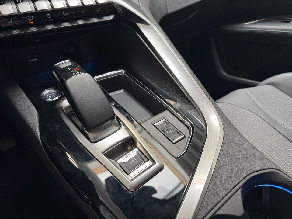 Peugeot 3008 1,6 Hybrid First Selection EAT8 5d