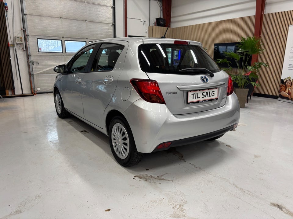 Toyota Yaris 1,5 Hybrid H3 e-CVT 5d