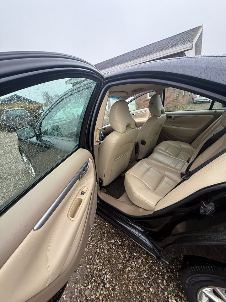 Volvo S60 2,5 T Momentum 4d