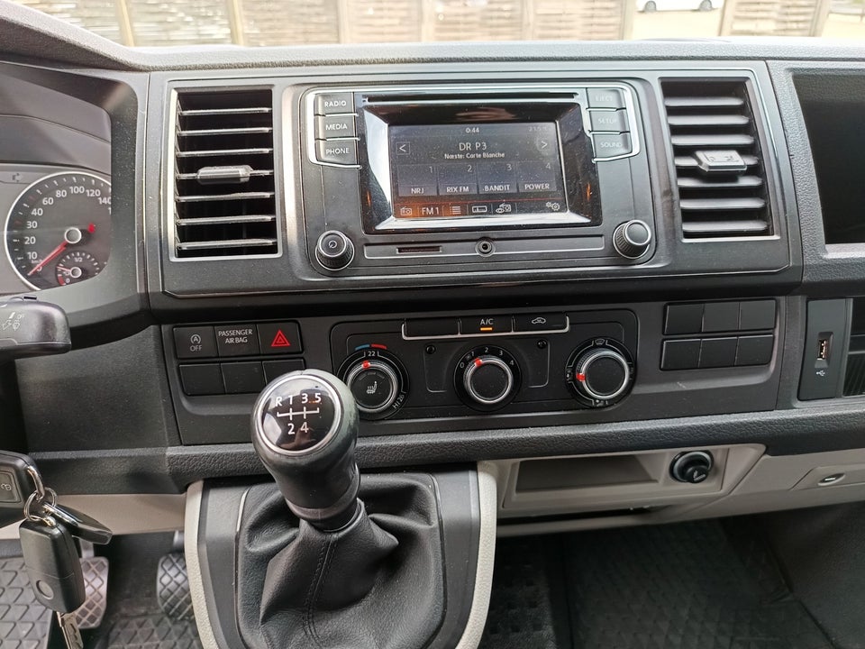 VW Transporter 2,0 TDi 102 Kassevogn kort