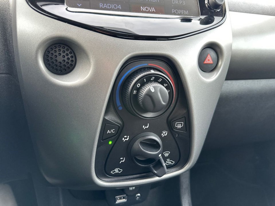 Toyota Aygo 1,0 VVT-i x-play x-touch 5d