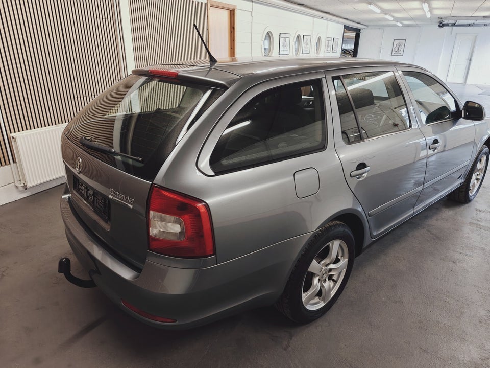 Skoda Octavia 1,6 TDi 105 Ambiente Combi GreenLine 5d