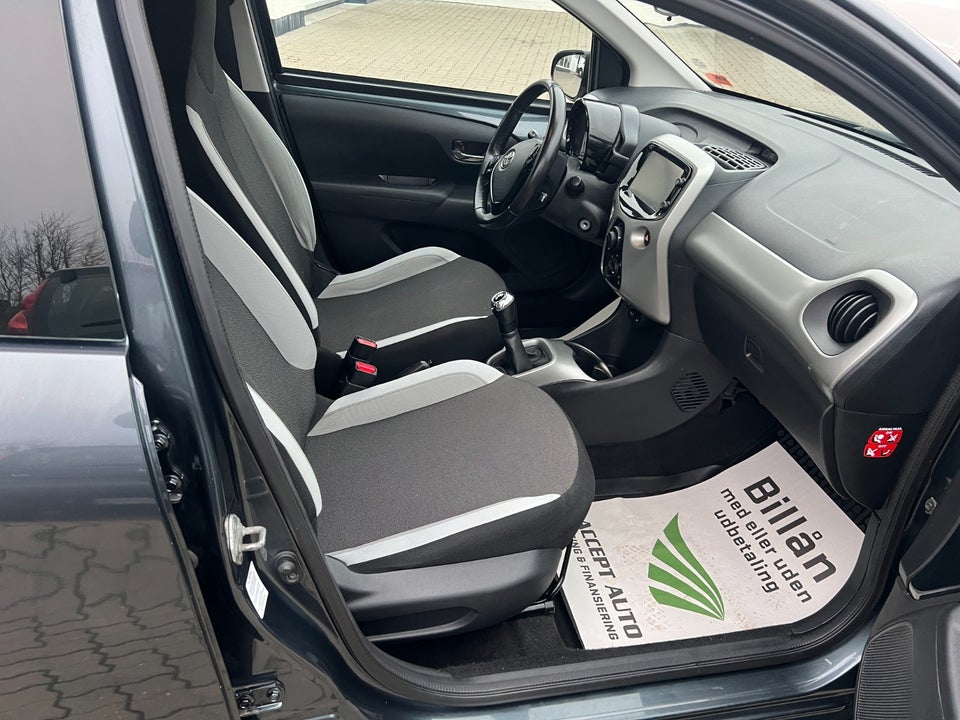 Toyota Aygo 1,0 VVT-i x-play x-touch 5d