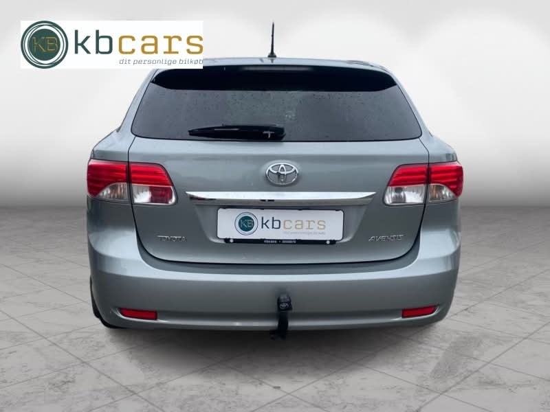 Toyota Avensis 1,8 VVT-i T2 Premium stc. 5d
