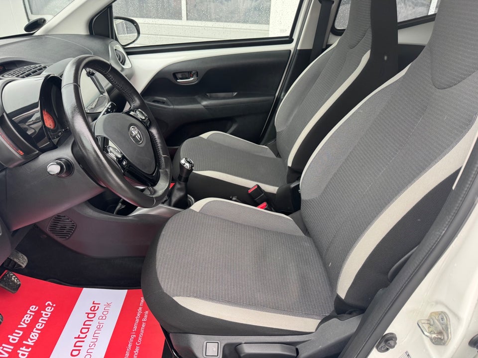 Toyota Aygo 1,0 VVT-i x-press 5d