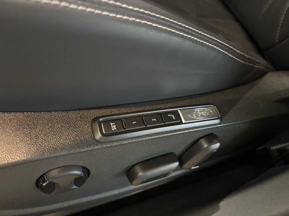 Ford Explorer 82 Premium Extended Range 5d