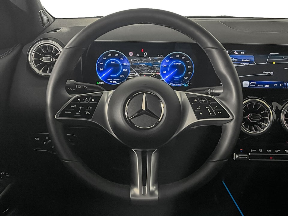 Mercedes EQA300 Progressive 4Matic 5d