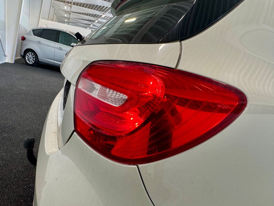 Mercedes A200 1,6 Urban 5d