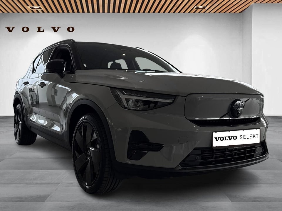 Volvo EX40 Extended Range Black Edition 5d