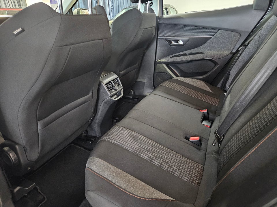 Peugeot 3008 1,2 e-THP 130 Strike 5d