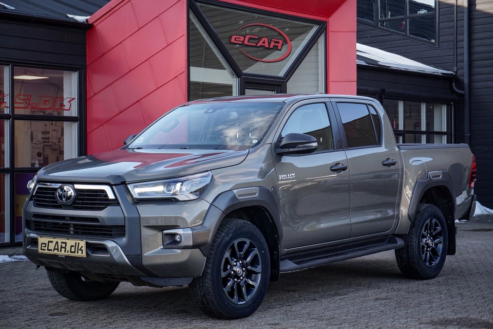 Toyota HiLux 2,8 D T4 Invincible Db.Kab aut. 4d