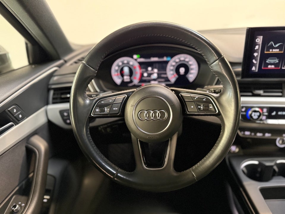 Audi A4 40 TFSi S-line Prestige Tour plus Avant S-tr. 5d