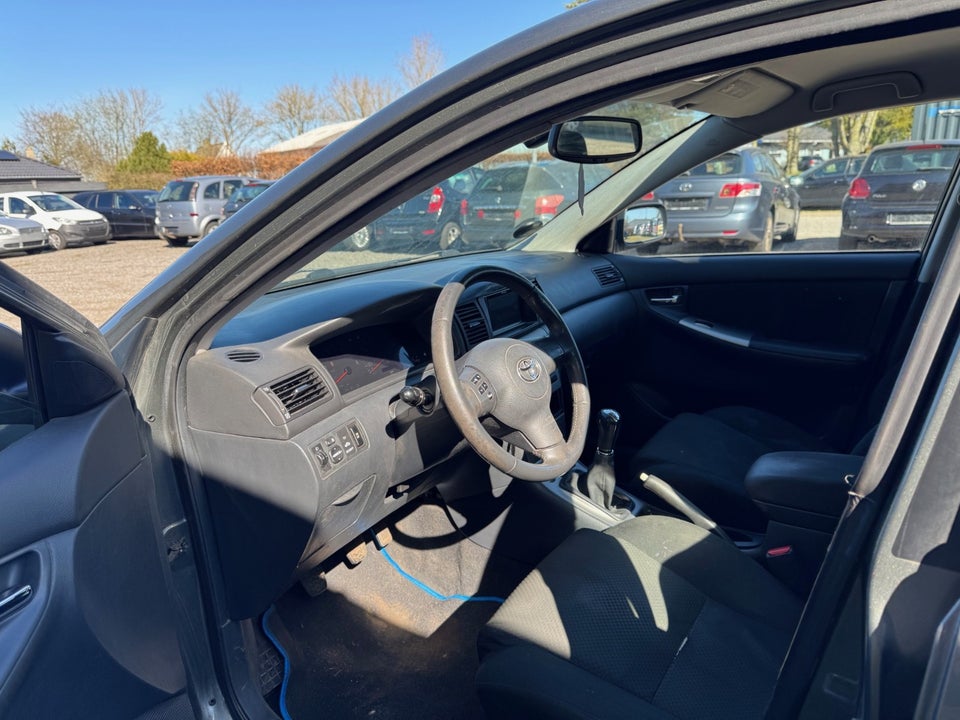 Toyota Corolla 1,6 Luna 5d