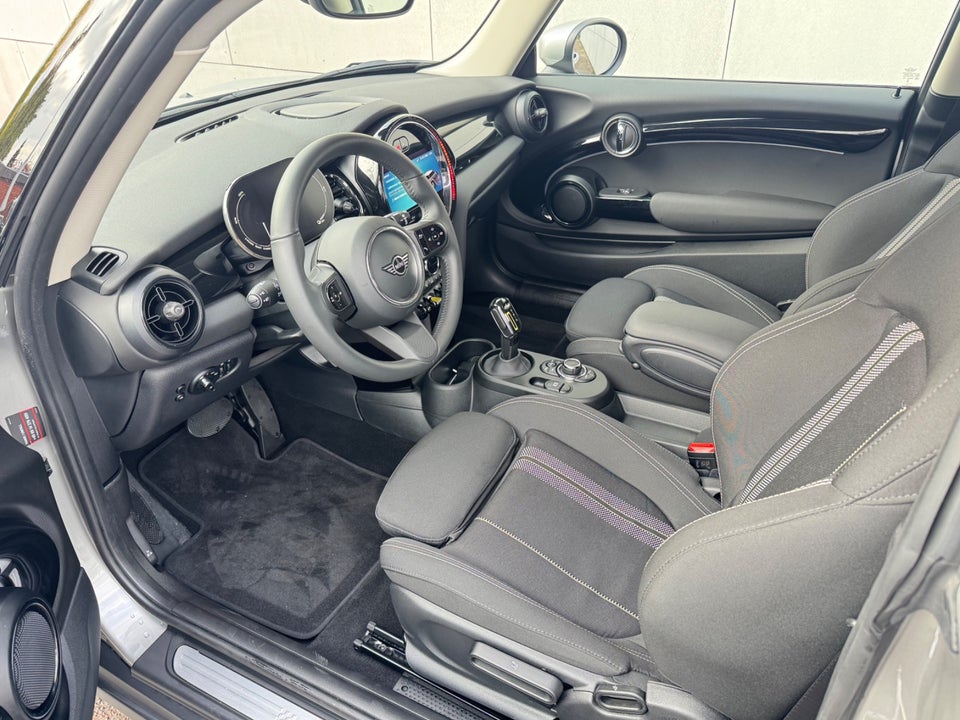 MINI Cooper SE Essential 3d