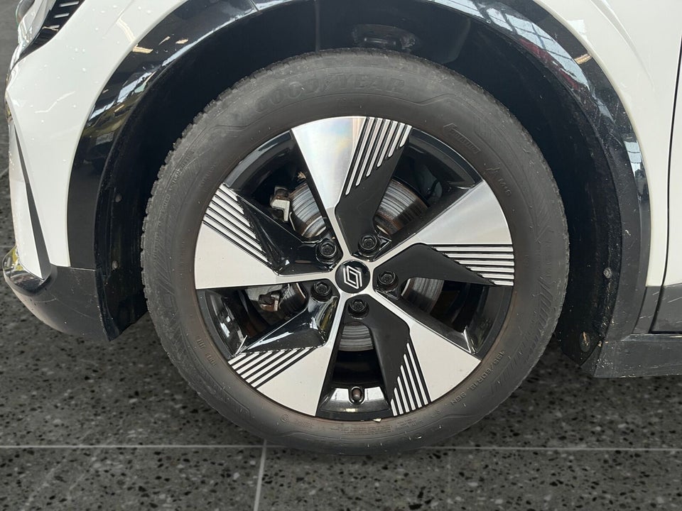 Renault Megane E-Tech 40 Equilibre 5d